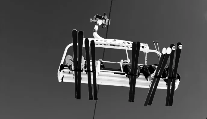 Base (fin) seal system